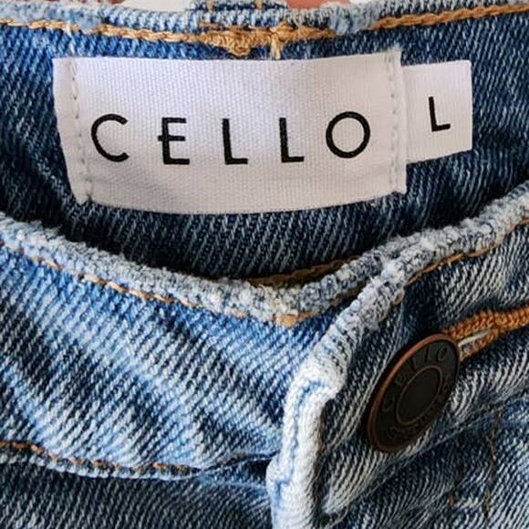 Cello Rip Tide Light Wash High Rise Frayed Hem Denim Shortie Shorts NEW - Picture 10 of 13